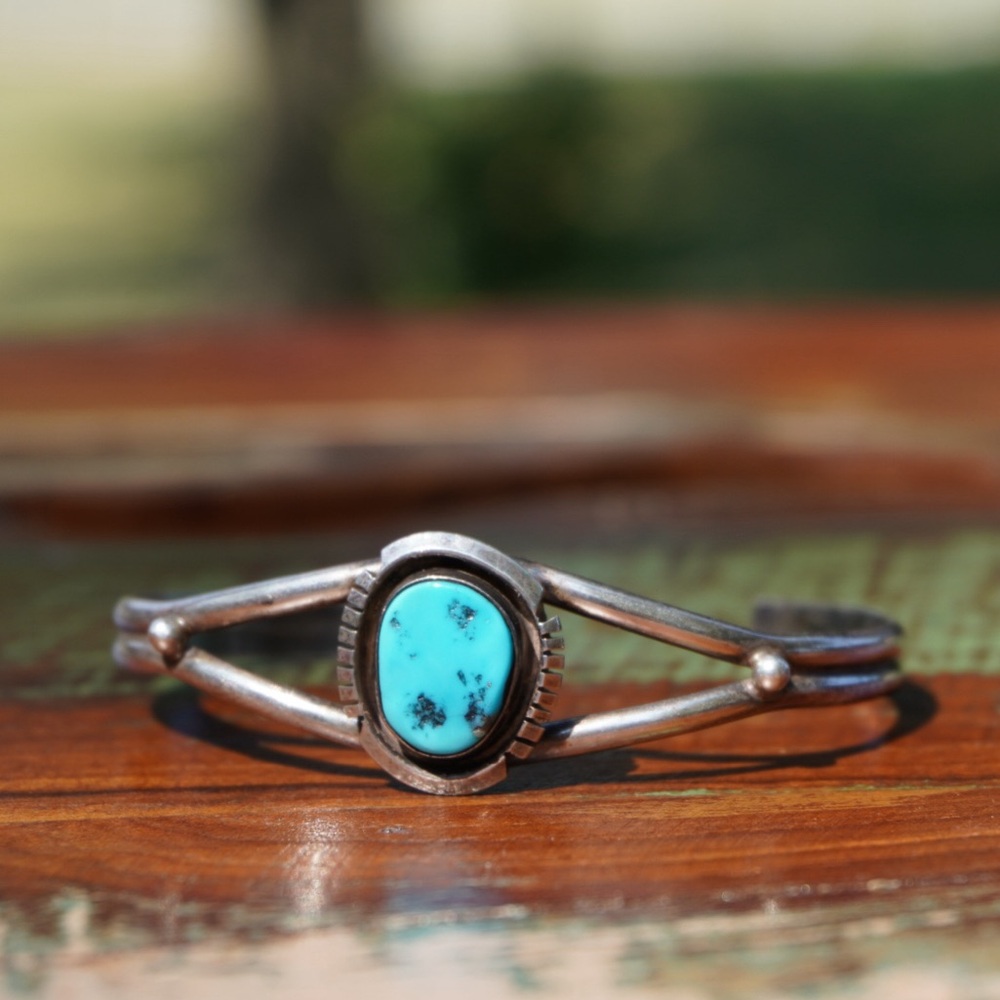 Vintage Navajo Sterling Turquoise Cuff Bracelet - Picture 4 of 13